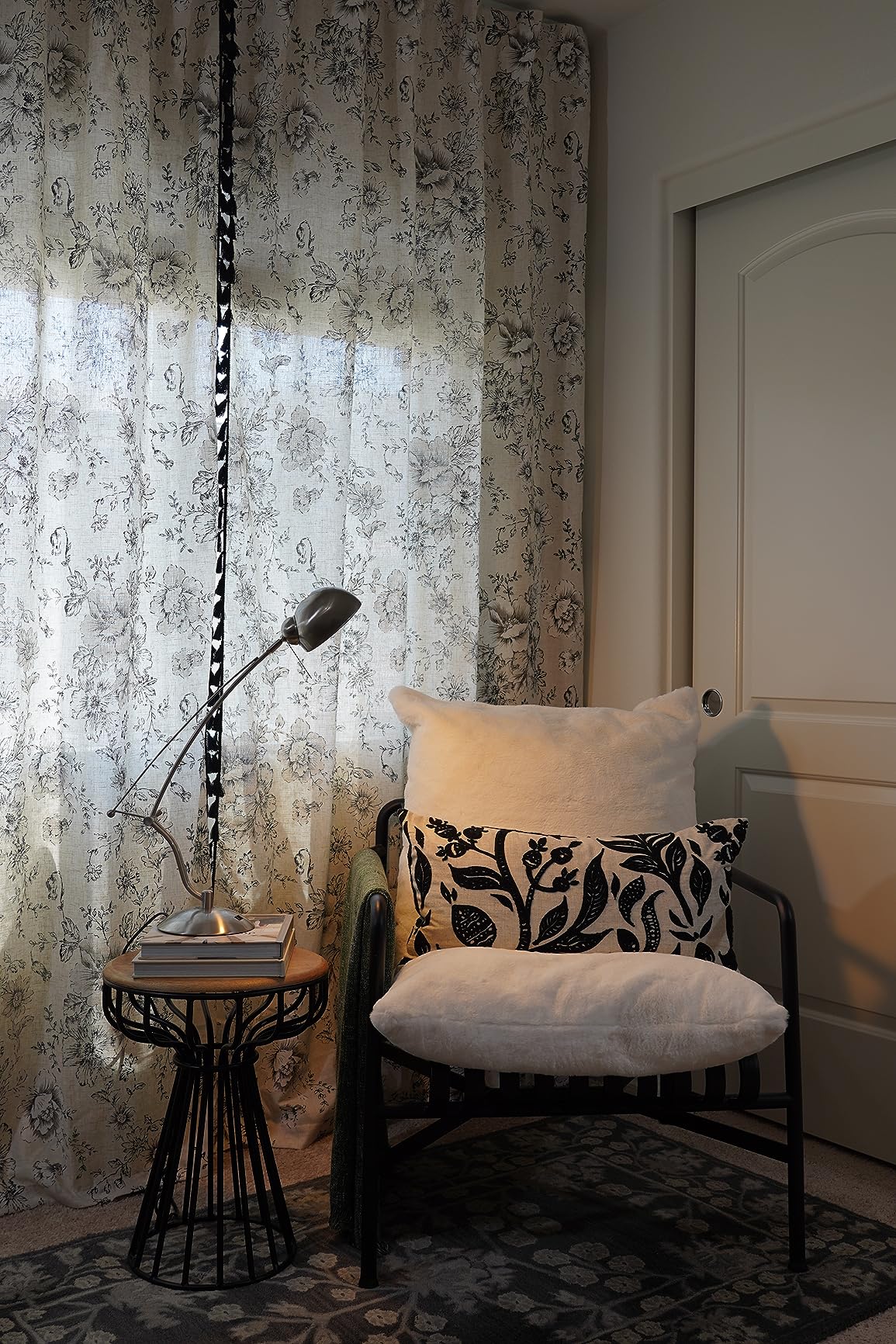 Natural light living room with Jinchan curtains