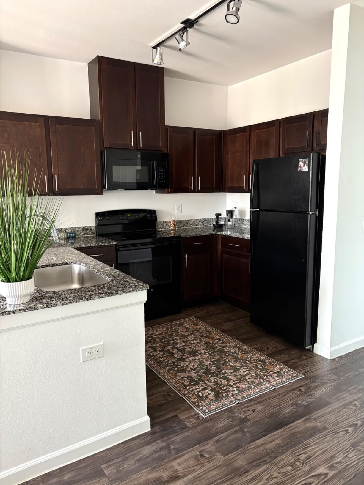 Customer styled Jinchan rug in modern home